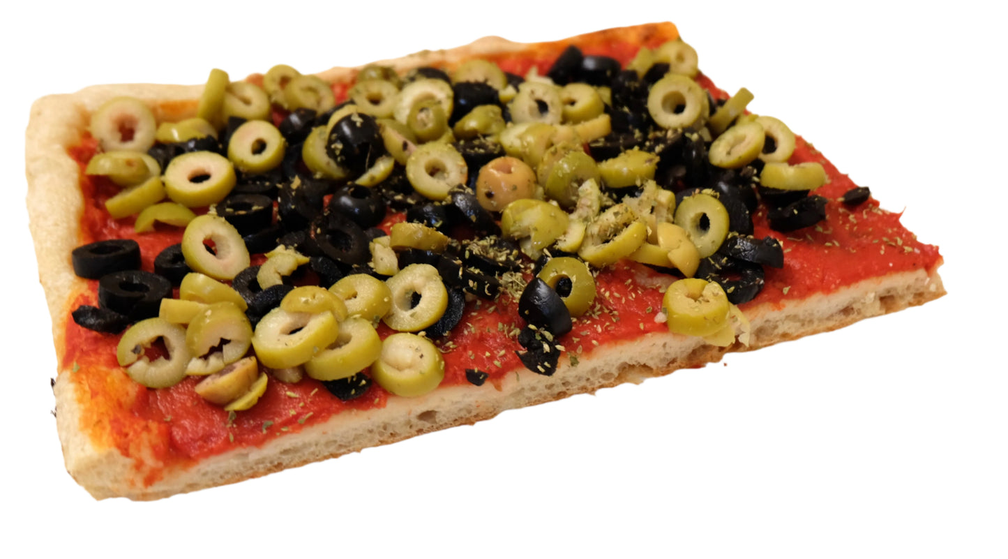 Base sauce tomate, olives noires et vertes